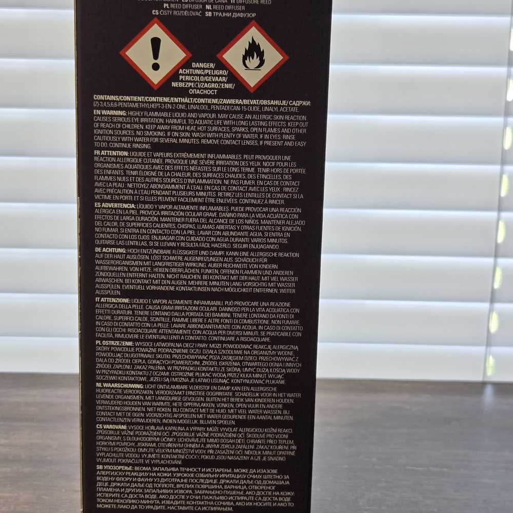 Revolution Black and Gold Reed Diffuser - Picture 4 of 5
